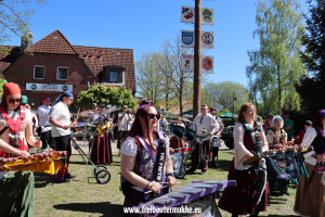 Back- und Maibaumfest Grabau
